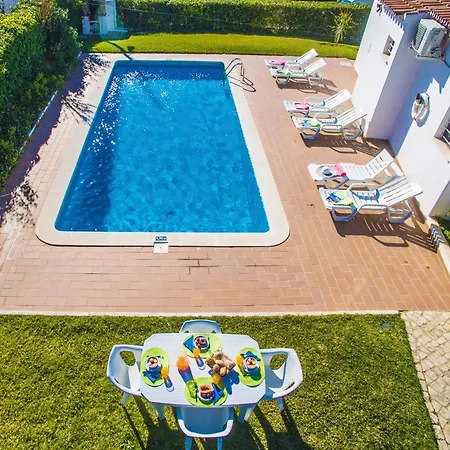 Isis - Com Piscina Aquecivel E Bbq - *